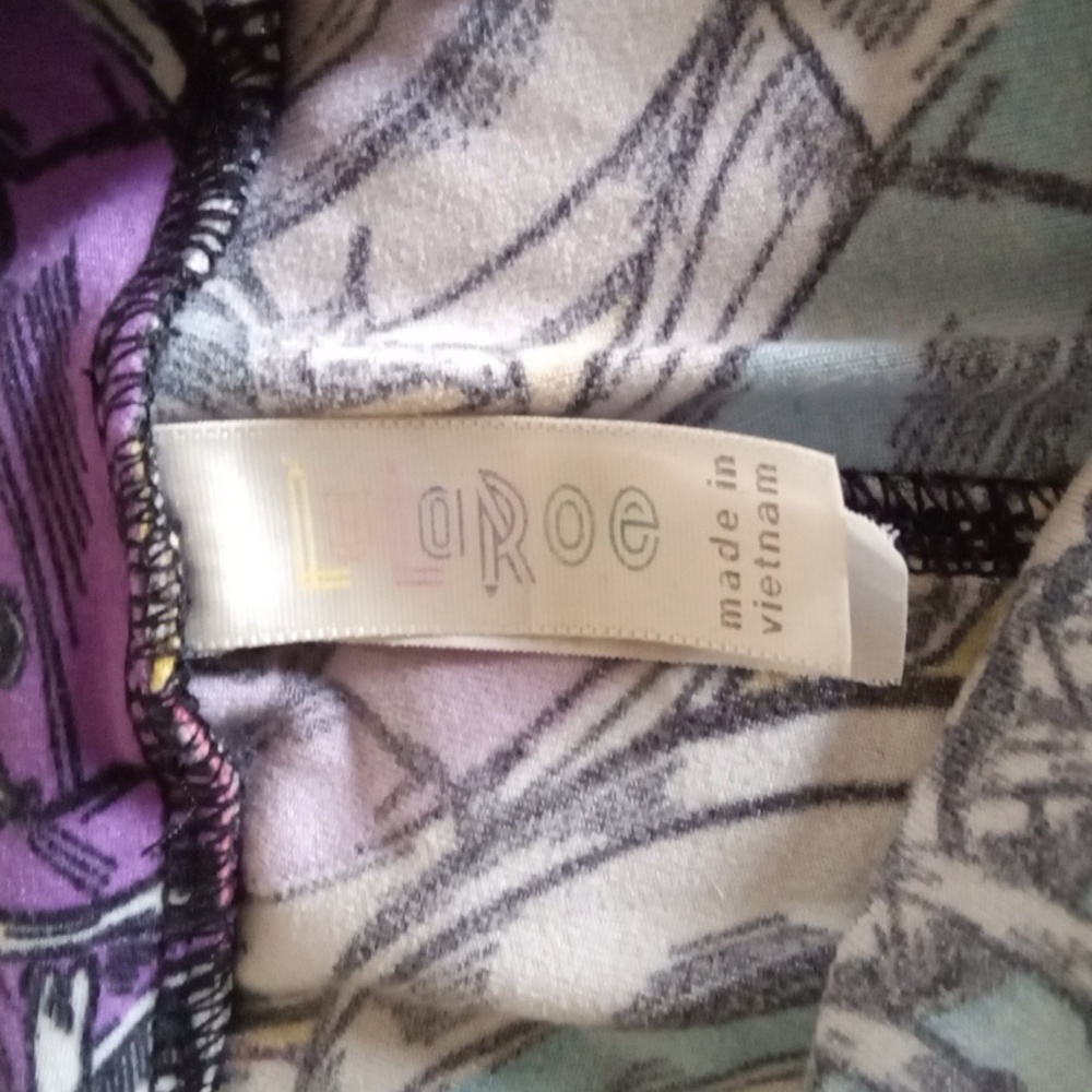 LULAROE SNEAKER PRINT LEGGINGS - Picture 2 of 3